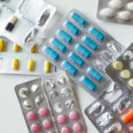 Frauda cu retete falsificate si medicamente scumpe: Zeci de farmacisti si medici, anchetati penal